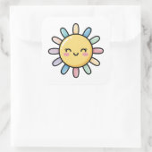 Smiling Sun – Cute Whimsical Illustration Quadratischer Aufkleber (Tasche)