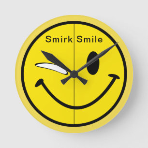 Smirk-Lächeln Runde Wanduhr