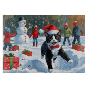 Smoking-Cat läuft im Schnee mit Weihnachtsmütze Schneidebrett