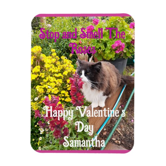 Smoking-Cat schnuppert an Blumen Lustiger Valentin Magnet (Vertikal)