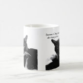 Smoking-Katze mit zweideutigem Lächeln  Kaffeetasse (Mittel)