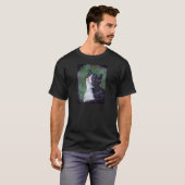 Smokings-Katze, die oben den Schneeflocken, malend T-Shirt (Vorne ganz)