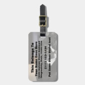 Smokingskatzen-unten Schwarzweiss-liegen ein Auge Gepäckanhänger (Vorderseite vertikal)