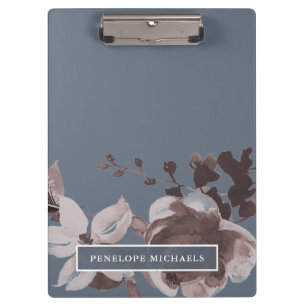 Smoky Blue und Dusty Rose Blumendesign mit Namen Klemmbrett