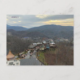 Smoky Mountain Ruhe: Gatlinburg aus der Luft Feiertagspostkarte