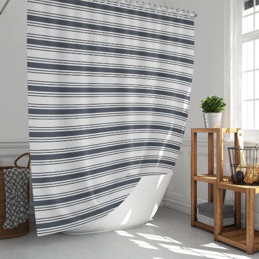 Smoky Navy und White Horizontal Strip Duschvorhang