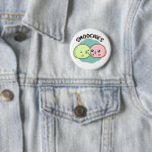 Smoochies Funny Kissing Mochi Pun Button (Beispiel)