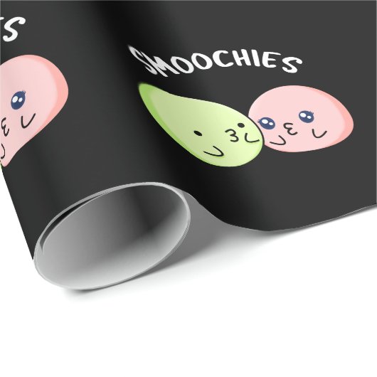 Smoochies Funny Kissing Mochi Pun Dark BG Geschenkpapier (Rolleneckpunkt)