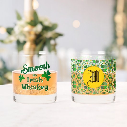 Smooth as Irish Whiskey Shamrocks Gold Personalize Whiskyglas (Insitu (Hochzeit))
