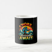 Smor-Abenteuer warten lustiger Bigfoot-Camping Kaffeetasse (Mittel)