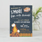 S'more Bonfire Smore Spaß Freunde Camping Einladung (Stehend Vorderseite)