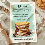 S'more Rezept Personalisiert Geschirrtuch<br><div class="desc">Bringen Sie den Lagerfeuerklassiker mit diesem personalisierten Küchentuch von S'more Rezpe in Ihre Küche. Mit dem Rezept der geliebten ist dieses Handtuch eine unterhaltsame und einzigartige Ergänzung zu jeder Küche. Passen Sie Ihren Namen oder Ihre Nachricht für eine persönliche Touch an,  perfekt für unsere Liebhaber und Outdoor-Enthusiasten.</div>