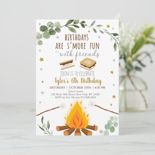 S'mores Birthday Camping Campfire Bonfire Rustikal Einladung (Stehend Vorderseite)