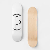 Smug Emoticon (EUR ‿) Japanischer Kaomoji Skateboard (Vorderseite)