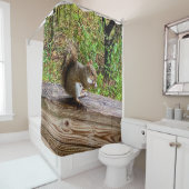 Snack Attack, A Squirrel Living His Best Life Duschvorhang (Beispiel)