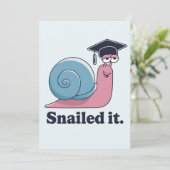 Snacks It Funny Snail Abschluss Hat Graduate Einladung (Stehend Vorderseite)