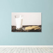 Snacks mit einem Glas Milch Leinwanddruck (Insitu (Holzboden))