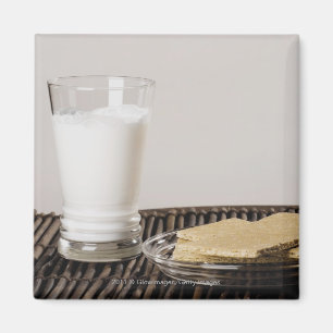 Snacks mit einem Glas Milch Magnet