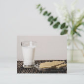 Snacks mit einem Glas Milch Postkarte (Stehend Vorderseite)