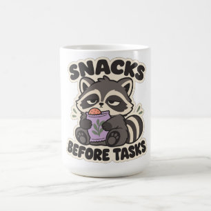 Snacks vor Aufgaben Schläfriger Waschbär Kaffeetasse