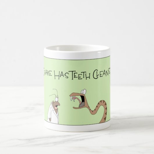 Snake Gets Teeth Cleaned Kaffeetasse (Mittel)