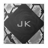 Snakeskin, grau, weiß und schwarz Mit Monogramm Fliese (Vorderseite)