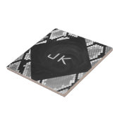 Snakeskin, grau, weiß und schwarz Mit Monogramm Fliese (Seite)