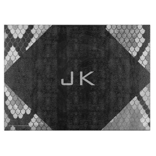 Snakeskin, grau, weiß und schwarz Mit Monogramm Schneidebrett (Vorderseite)