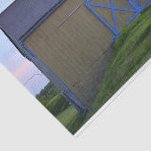 Snappy Brown Barn mit zwei überstrichenen blauen X Seidenpapier (Ausschnitt)