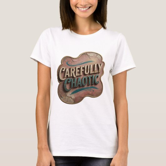 Snappy Gold CAREFULLY CHAOTIC 3D Text Kunst T-Shirt (Vorderseite)