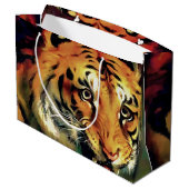 Snarling Tiger Artistic Portrait Große Geschenktüte (Rückseite Schrägansicht)