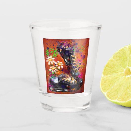 Sneakers und Daisies impressionistisches Orange Ma Schnapsglas (Vorderseite)