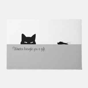 Sneaky Cat hat dir ein Geschenk als Doormat gebrac Fußmatte