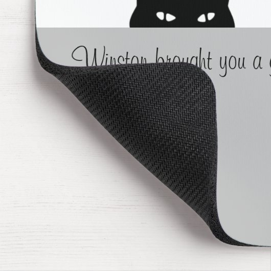 Sneaky Cat hat dir ein Geschenk gemacht Mousepad (Ecke)
