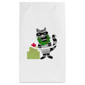 Sneaky Raccoon mit Holiday Present Kleine Geschenktüte (Rückseite)