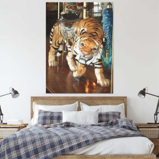 Sneaky Tiger Leinwanddruck (Insitu (Schlafzimmer))