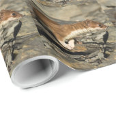 Sniffing Weasel Geschenkpapier (Rolleneckpunkt)