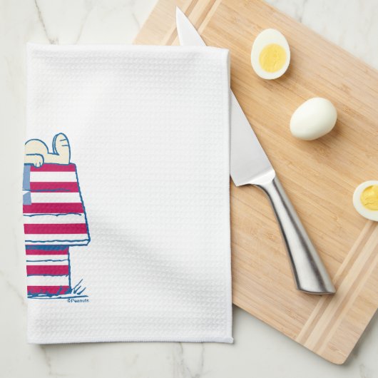 Snoopy am 4. Juli Dog House Geschirrtuch (Viertel Falte)