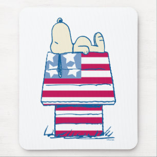 Snoopy am 4. Juli Dog House Mousepad