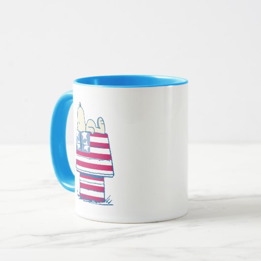 Snoopy am 4. Juli Dog House Tasse (Vorderseite Links)