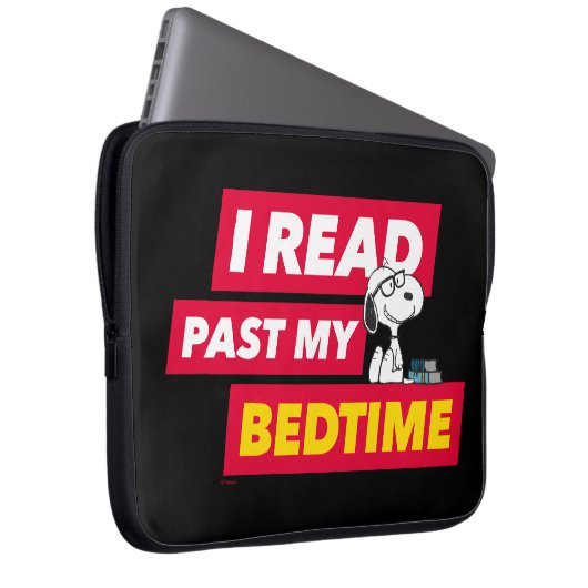 Snoopy "I Read Past My Bedtime" Laptopschutzhülle (Vorne Rechts)