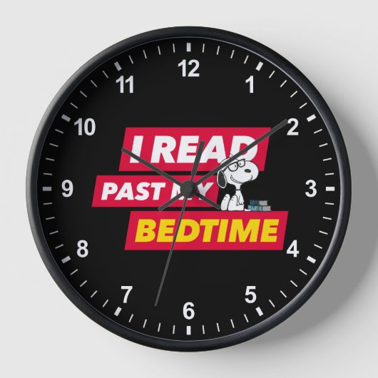 Snoopy "I Read Past My Bedtime" Uhr (Vorderseite)