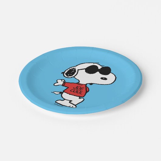 Snoopy "Joe Cool" Stehend Pappteller (Schrägansicht)