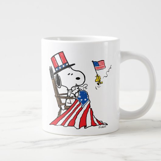 Snoopy Sewing 4. Juli Flagge Jumbo-Tasse (Rechts)