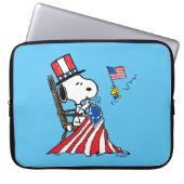 Snoopy Sewing 4. Juli Flagge Laptopschutzhülle (Vorderseite)