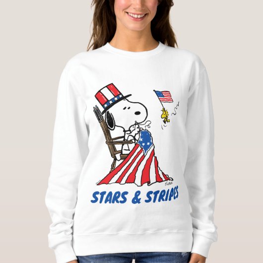 Snoopy Sewing 4. Juli Flagge Sweatshirt (Vorderseite)