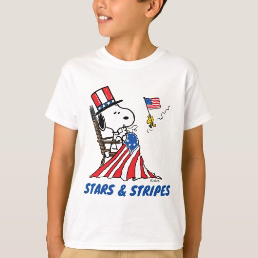 Snoopy Sewing 4. Juli Flagge T-Shirt (Vorderseite)