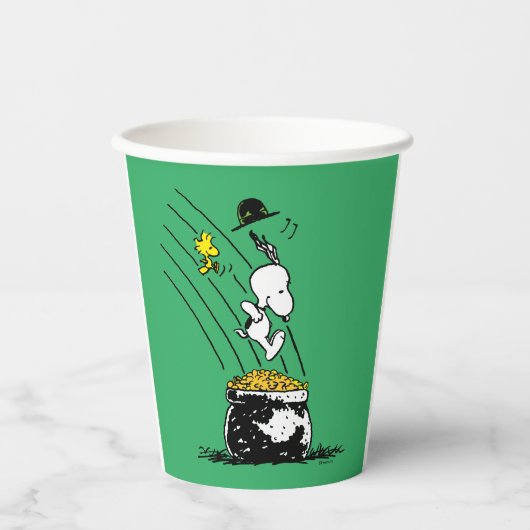Snoopy springt in den Pot of Gold Pappbecher (Vorderseite)