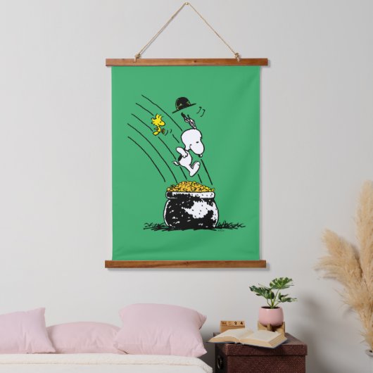 Snoopy springt in den Pot of Gold Wandteppich Mit Holzrahmen (Schlafzimmer)