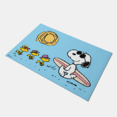 Snoopy surft im Sommer Fußmatte (Schrägansicht)